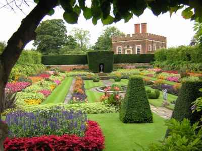 Picture of Hampton Court gardens.