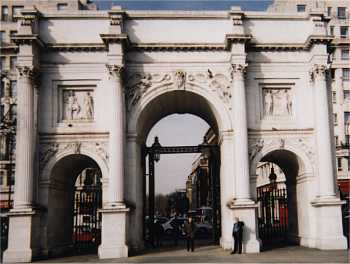 Picture of Marble Arch London with a 6 foot man at the bottom to give an idea of scale